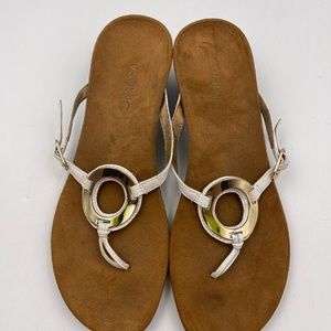Vionic Women's White Metallic Ring Toe-Post Sandals